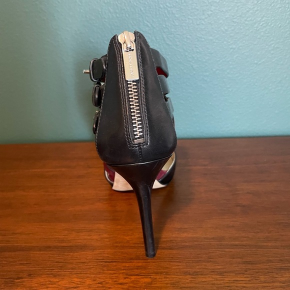 Leather with buckles Micheal Kors heels - Picture 3 of 6